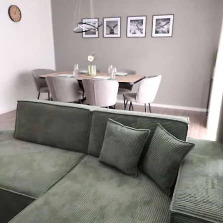 Glueckshaelfte - Moderne Haushaelfte Mit Xxl-parkplatz, Bike-storage & Garten Nahe Trier Casa vacanze *