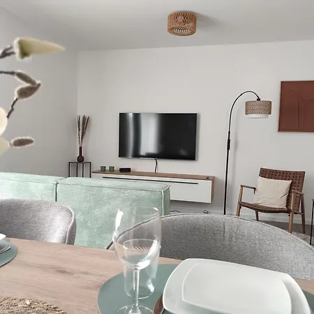 Glueckshaelfte - Moderne Haushaelfte - Xxl-parkplatz, Wlan & Garten Nahe Trier & Luxemburg * Föhren