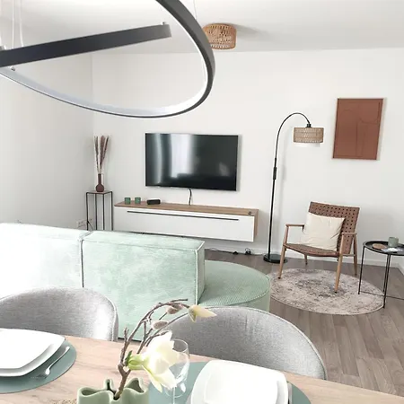 別荘 Glueckshaelfte - Moderne Haushaelfte - Xxl-parkplatz, Wlan & Garten Nahe Trier & Luxemburg Föhren