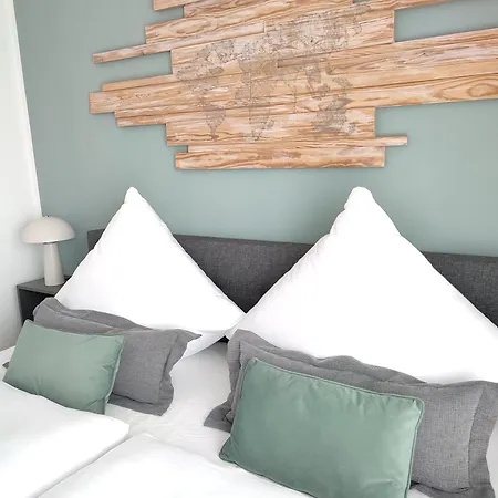 Glueckshaelfte - Moderne Haushaelfte Mit Xxl-parkplatz, Bike-storage & Garten Nahe Trier Fohren