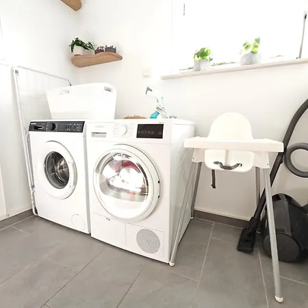 Glueckshaelfte - Moderne Haushaelfte Mit Xxl-parkplatz, Bike-storage & Garten Nahe Trier * Fohren