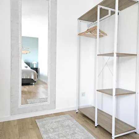 別荘 Glueckshaelfte - Moderne Haushaelfte - Xxl-parkplatz, Wlan & Garten Nahe Trier & Luxemburg Föhren
