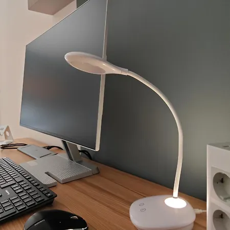 Glueckshaelfte - Moderne Haushaelfte Mit Xxl-parkplatz, Bike-storage & Garten Nahe Trier Fohren