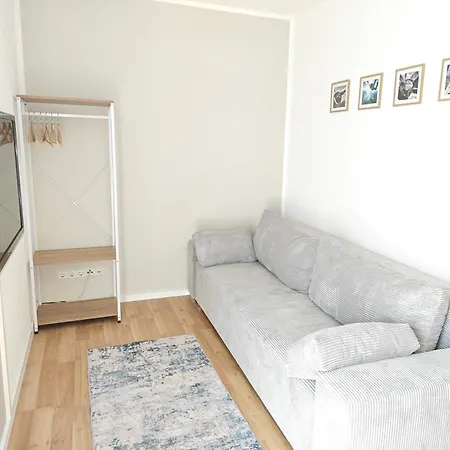 Glueckshaelfte - Moderne Haushaelfte - Xxl-parkplatz, Wlan & Garten Nahe Trier & Luxemburg * Föhren