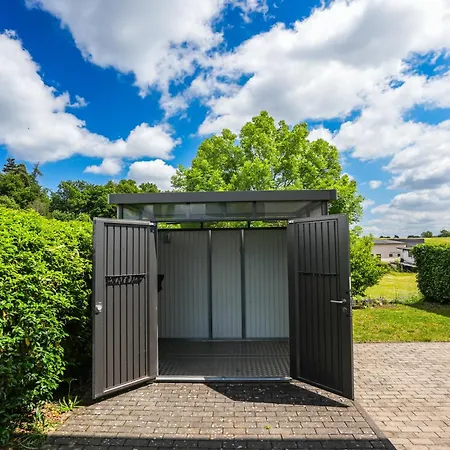 Glueckshaelfte - Moderne Haushaelfte Mit Xxl-parkplatz, Bike-storage & Garten Nahe Trier Дом отдыха