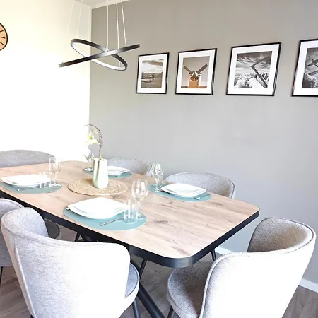 Glueckshaelfte - Moderne Haushaelfte Mit Xxl-parkplatz, Bike-storage & Garten Nahe Trier