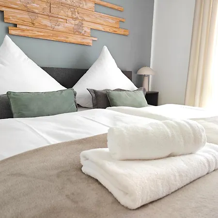 Glueckshaelfte - Moderne Haushaelfte Mit Xxl-parkplatz, Bike-storage & Garten Nahe Trier *