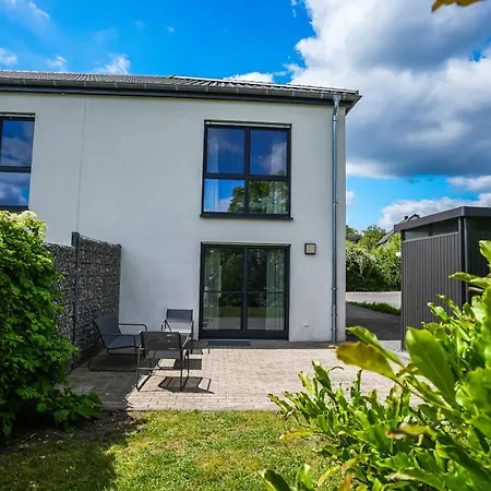 Glueckshaelfte - Moderne Haushaelfte Mit Xxl-parkplatz, Bike-storage & Garten Nahe Trier Casa vacanze Fohren