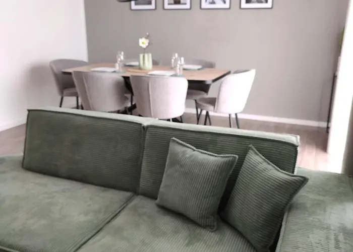 Glueckshaelfte - Moderne Haushaelfte Mit Xxl-parkplatz, Bike-storage & Garten Nahe Trier Casa de Férias *