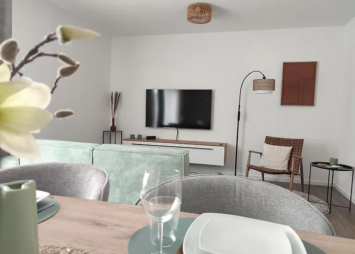 Glueckshaelfte - Moderne Haushaelfte Mit Xxl-parkplatz, Bike-storage & Garten Nahe Trier * Fohren