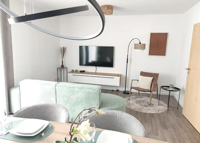 Casa de Férias Glueckshaelfte - Moderne Haushaelfte Mit Xxl-parkplatz, Bike-storage & Garten Nahe Trier Fohren