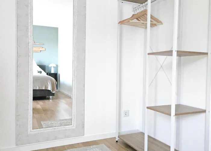 Casa de Férias Glueckshaelfte - Moderne Haushaelfte Mit Xxl-parkplatz, Bike-storage & Garten Nahe Trier Fohren