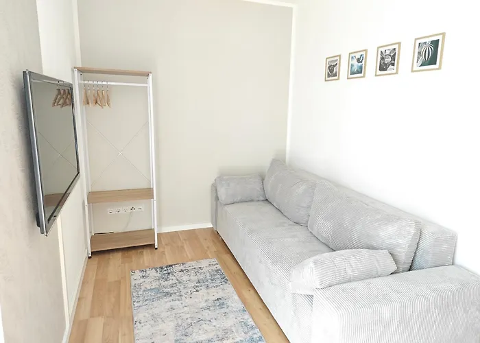 Glueckshaelfte - Moderne Haushaelfte Mit Xxl-parkplatz, Bike-storage & Garten Nahe Trier * Fohren