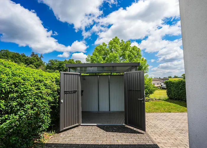 Glueckshaelfte - Moderne Haushaelfte Mit Xxl-parkplatz, Bike-storage & Garten Nahe Trier Casa de Férias