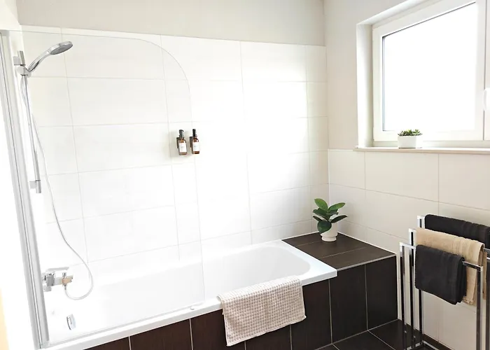 Glueckshaelfte - Moderne Haushaelfte Mit Xxl-parkplatz, Bike-storage & Garten Nahe Trier Fohren