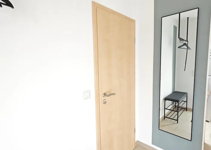 Glueckshaelfte - Moderne Haushaelfte Mit Xxl-parkplatz, Bike-storage & Garten Nahe Trier Casa de Férias