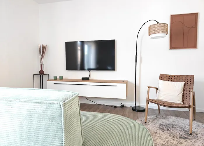 Glueckshaelfte - Moderne Haushaelfte Mit Xxl-parkplatz, Bike-storage & Garten Nahe Trier Casa de Férias *