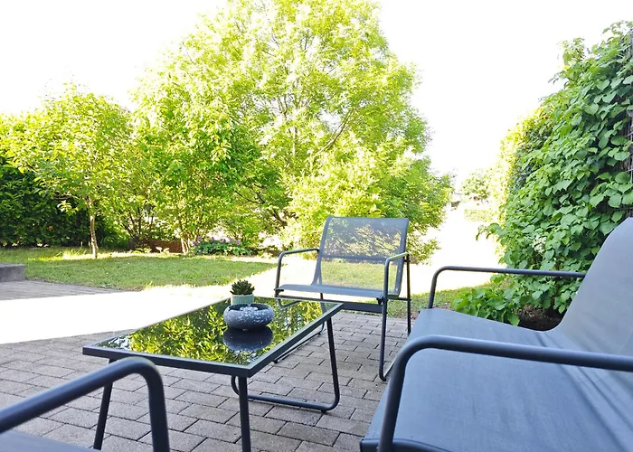 Glueckshaelfte - Moderne Haushaelfte Mit Xxl-parkplatz, Bike-storage & Garten Nahe Trier Casa de Férias